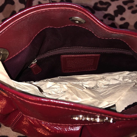 COACH shoulder/crossbody bag and matching wallet. - Picture 3 of 11